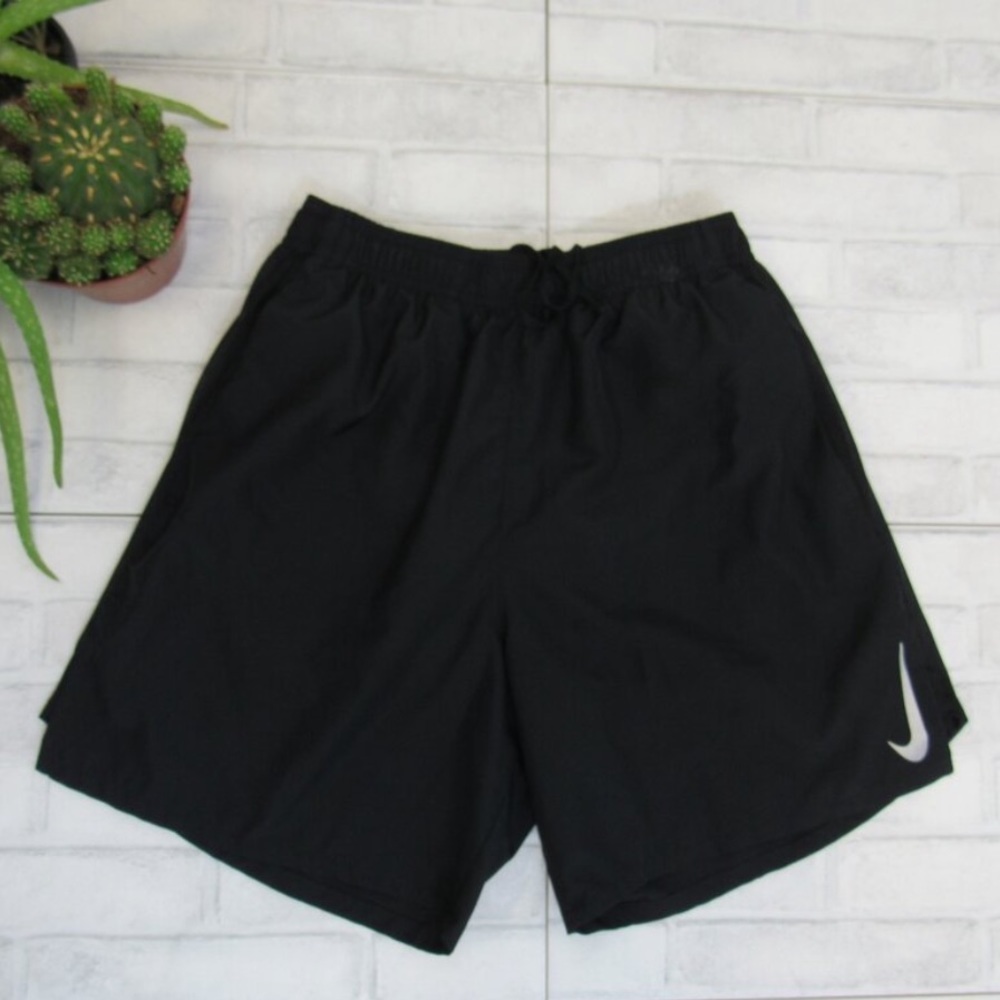 Nike dri-fit Unisex Youth running Activities shorts, Sz large